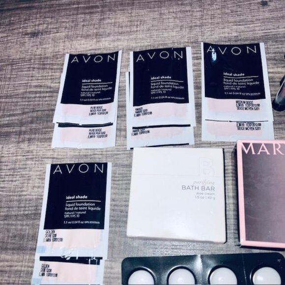 HUGE 75 pc LOT AVON LIPSTICKS GLOSSES +MORE!- GREAT FOR PRETEEN/DRESS UP PARTIES - Picture 6 of 12